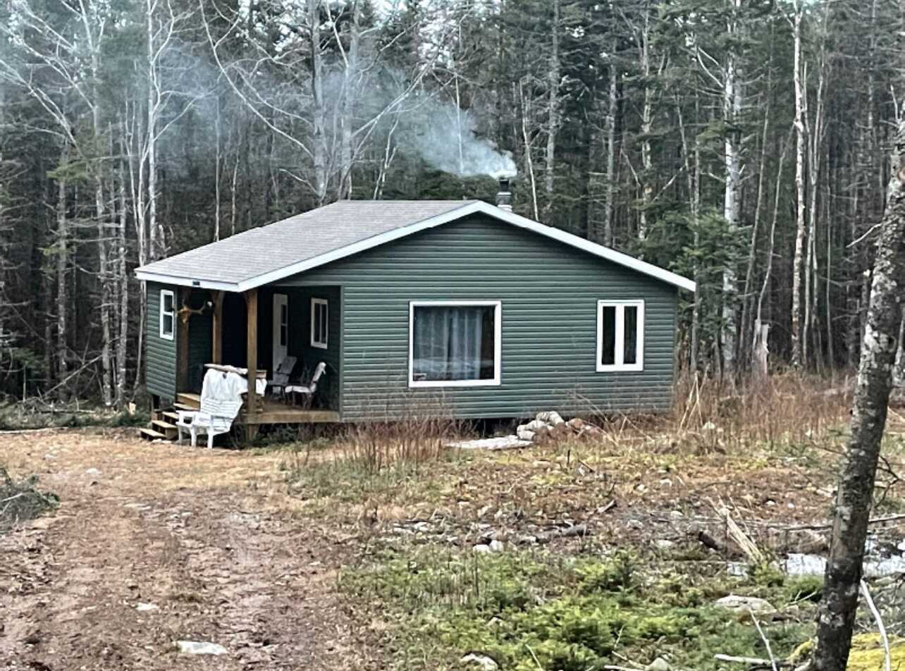 Off-Grid Fishing Camp for Sale – Seven Mile Lake Retreat! 2