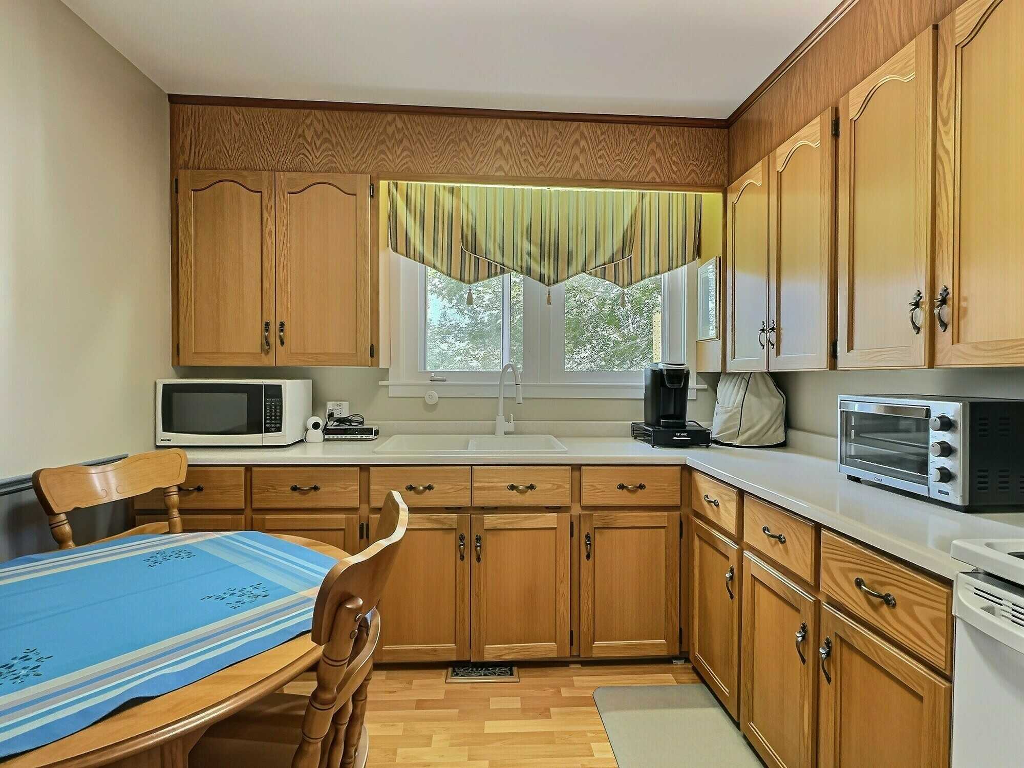 Charming 3-Bedroom Bungalow in a Quiet Truro Neighborhood! 4
