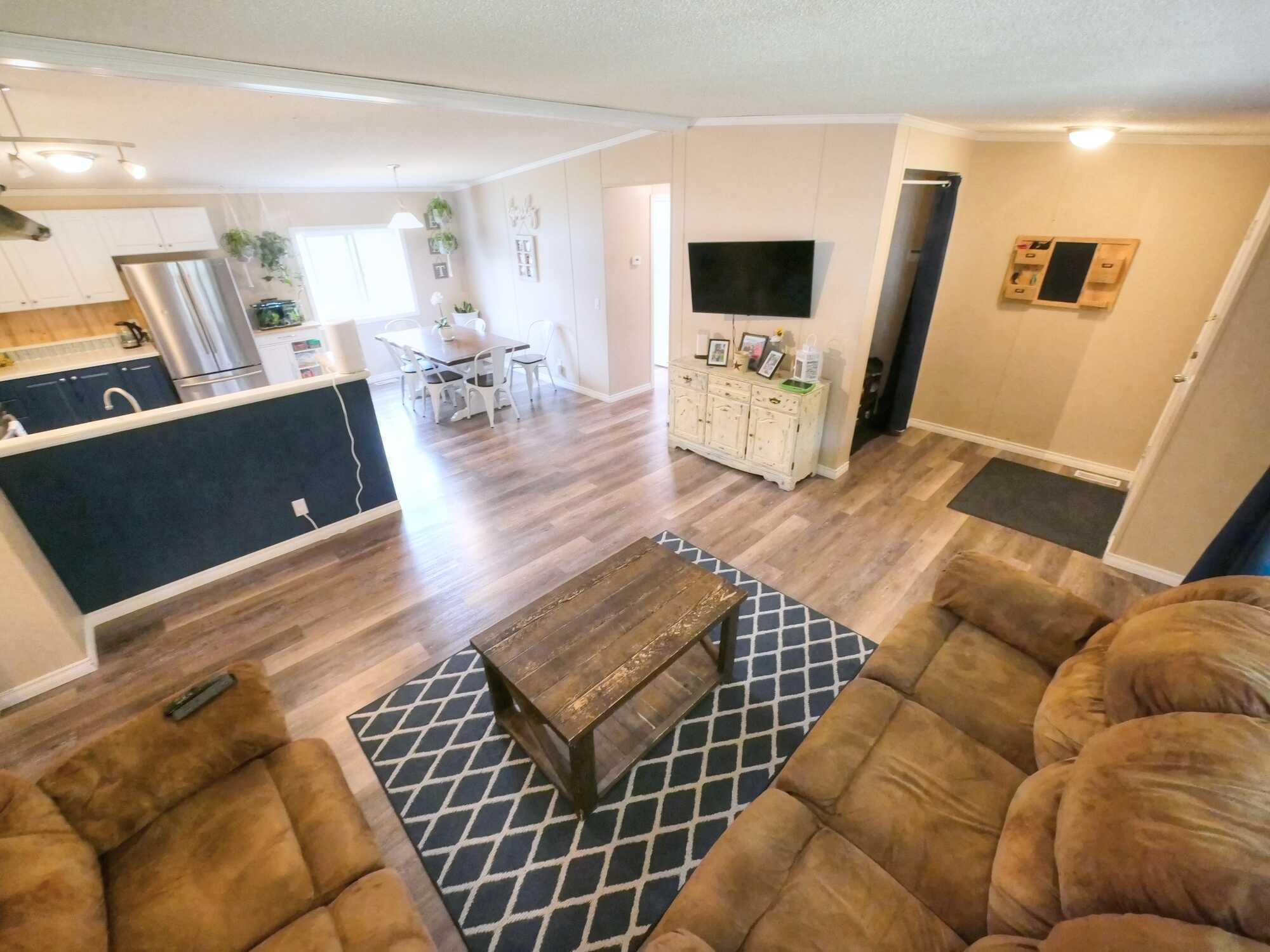 BEAUTIFUL MODULAR HOME ON 5 LEVEL ACRES! 3Bed 2Bath! Heated Garages/Shops, Barn & a Carport! Located between Montrose & Fruitvale! 4