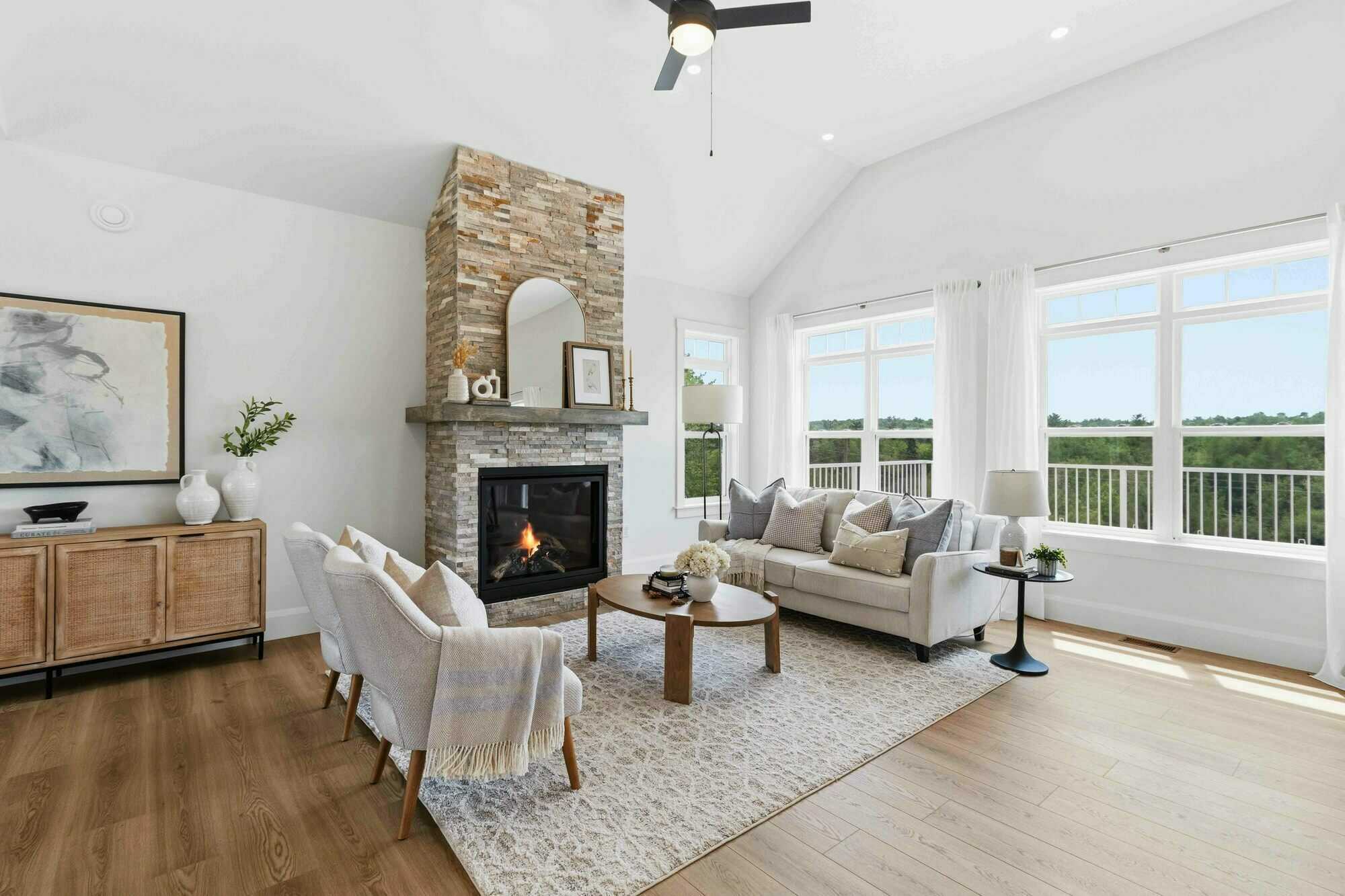 Where Luxury Meets Nature
Some homes impress you the moment you arrive.

Others make you slow down, breathe a little deeper, and imagine what life could look like.

This is one of those homes. 4