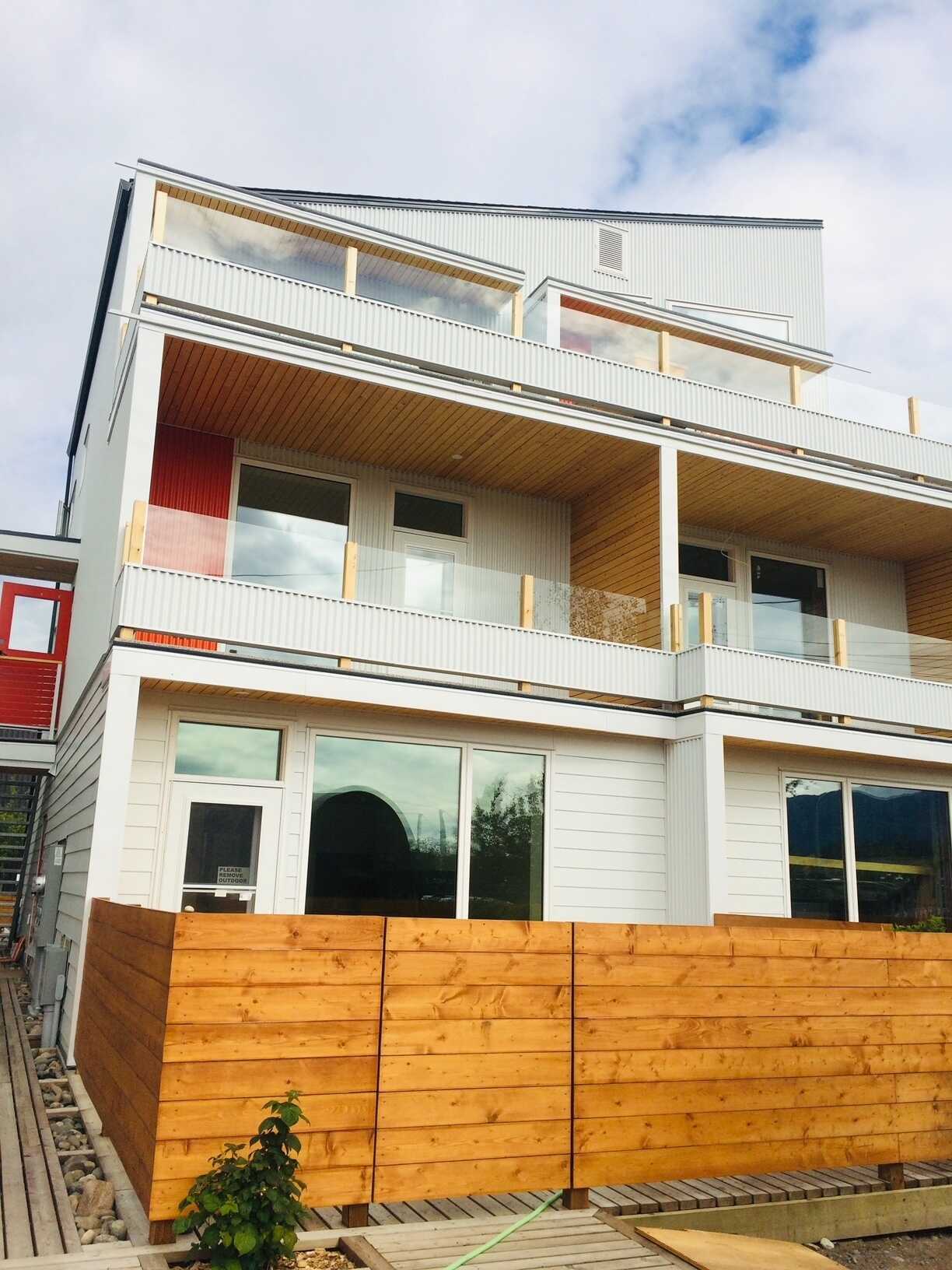 Sunny downtown sanctuary connected to the vast beauty of the Yukon – with views of the Yukon River, Grey Mountain, Goldenhorn, transformed by the changing seasons. Inside - modern, warm Scandinavian design with lots of special touches. 1