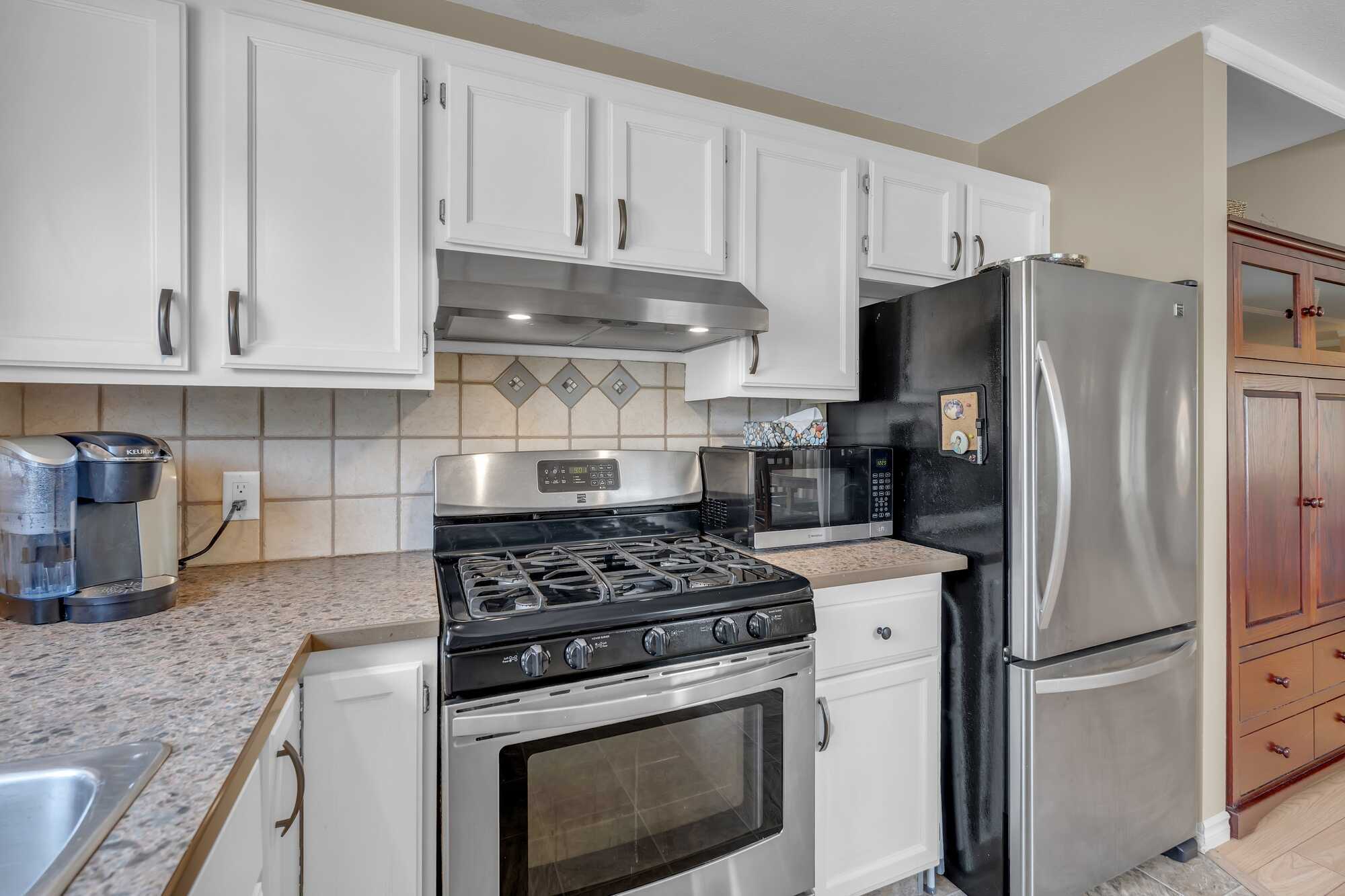 Time to set a new pace!  Seeking a place that requires less work?  Burnaby Gardens 55Plus Community has the PERFECT FIT!  Sweet 2BED Modular 1Bath and Covered Deck & Yard!  Fully fenced! 4