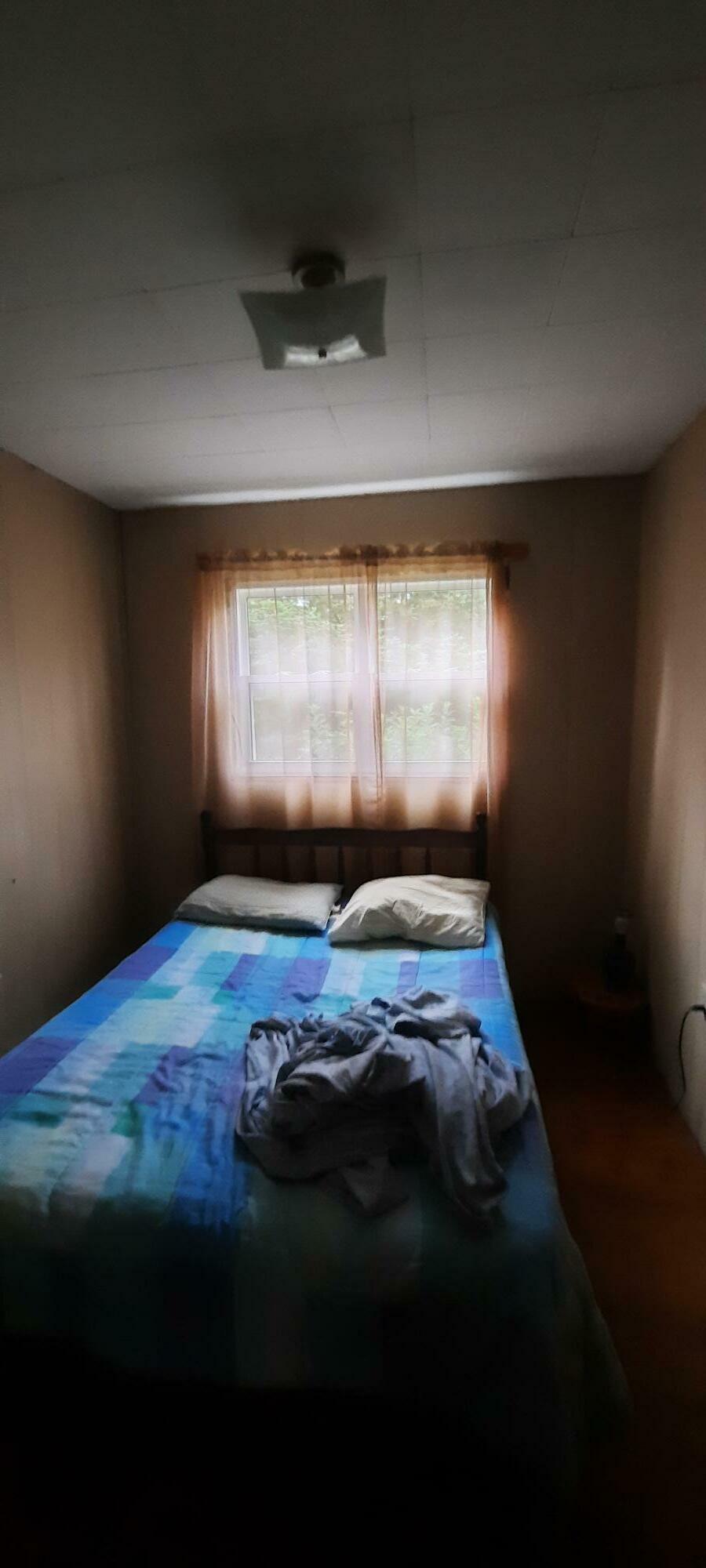 Cozy cabin next to Gros Morne National Park that needs a little interior work. 5
