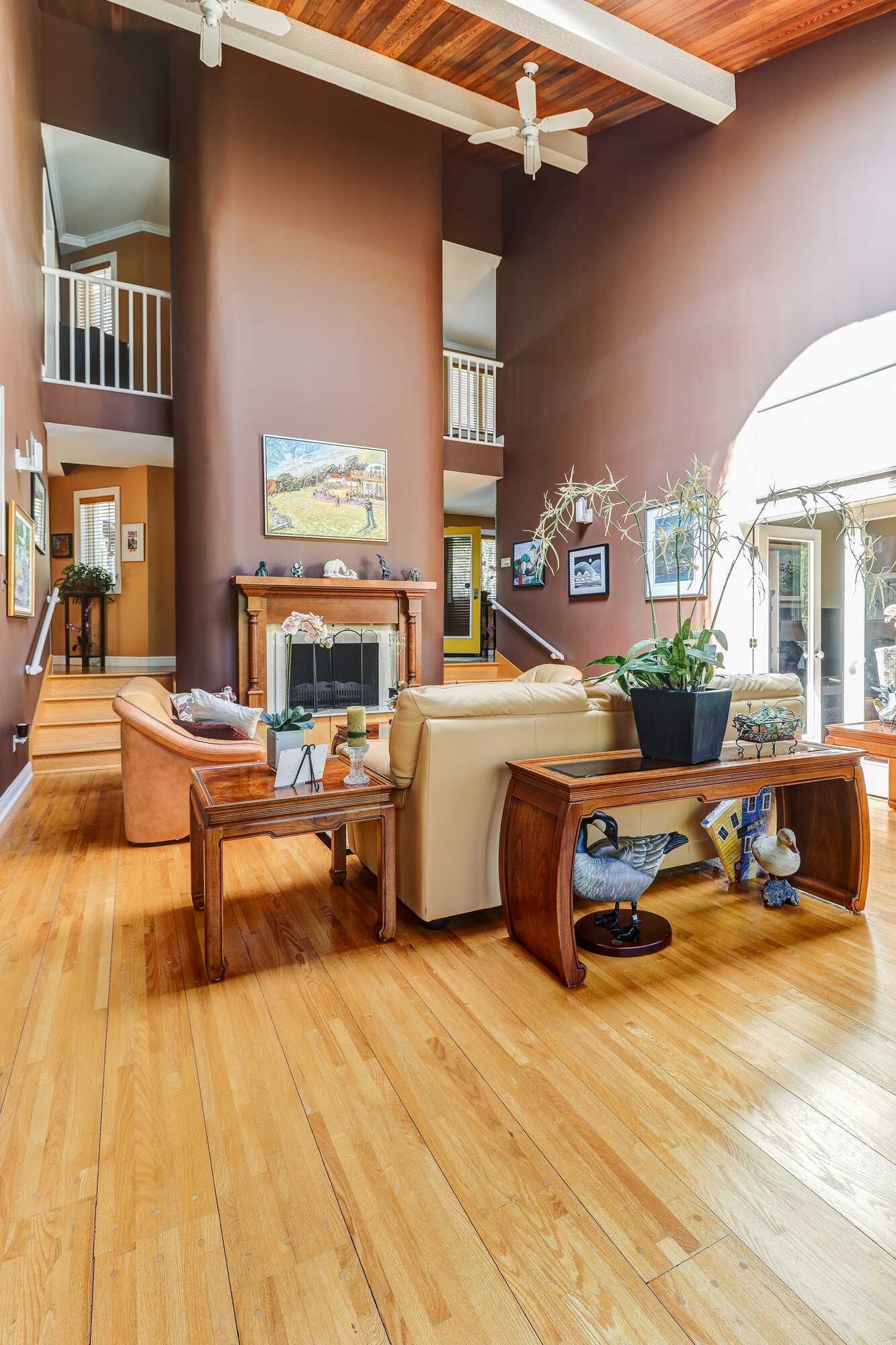 94 Waterford Bridge Road 

Prestigious Area, Beautiful Landscaping, All The Extras!! 3