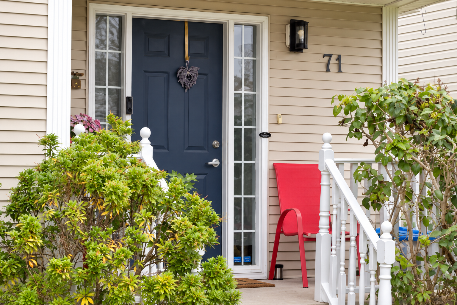 Large custom deck. Sunny Yard. Great Bedford Location 2