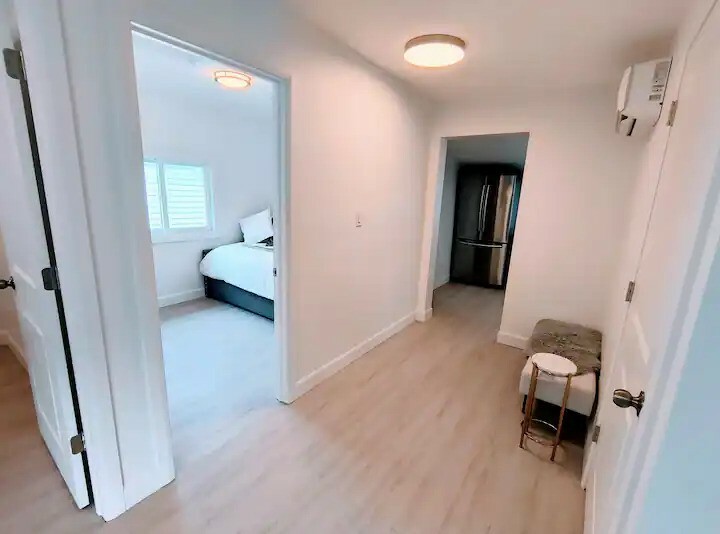 PRIME LOCATION, STEPS FROM THE BEACH! 3