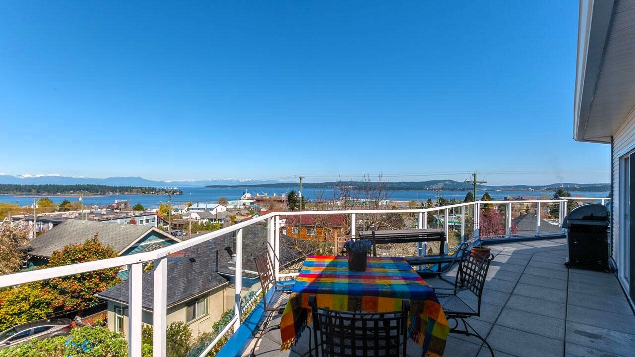 PRICED TO SELL  ! Westcoast living at its most luxurious ! Elegant 1858 sq.ft Penthouse overlooking the stunning harbour & coastal mountains. This home features two large decks for outdoor entertaining one facing the mountains; the other the ocean. 3