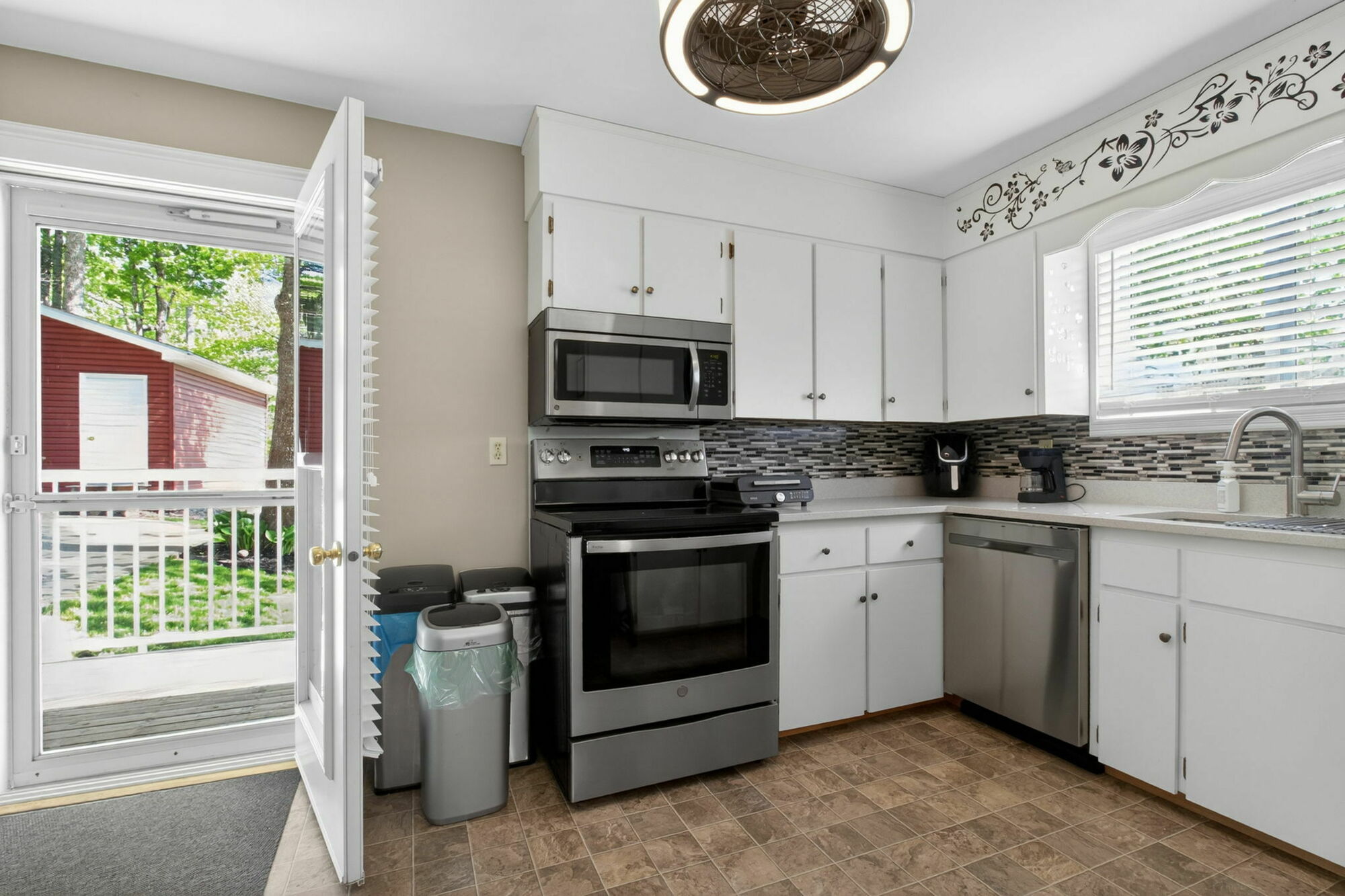 Waterfront Living on Beautiful Belleisle Bay! 3