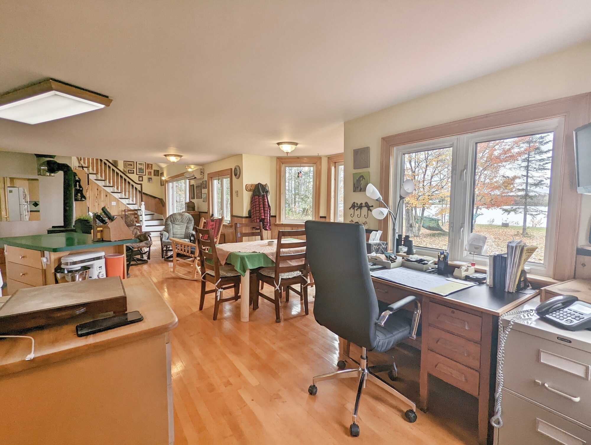Maison au bord de l'eau / Waterfront property 5