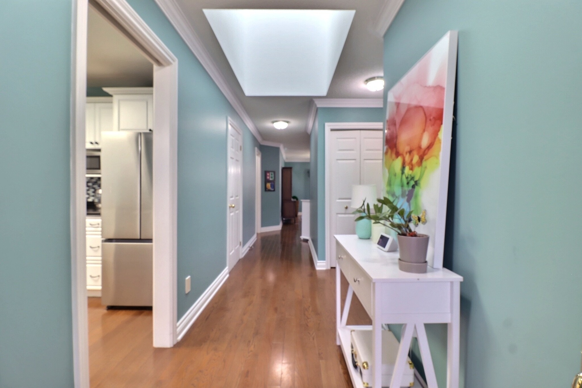 Welcome to this beautifully maintained Sifton-built 2+1 bedroom bungalow condo in the highly sought-after Hazelden Trace—an exclusive, private treed enclave offering peaceful living in the heart of Hyde Park. 4
