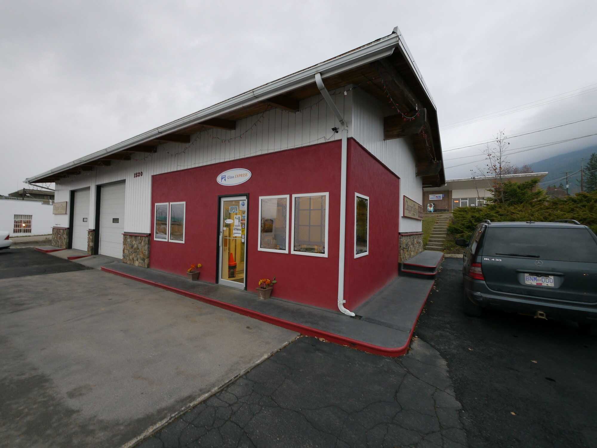 Fabulous opportunity to acquire a turnkey glass business located in idyllic Creston BC 2