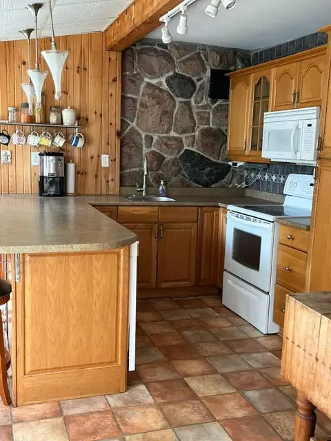 Beautiful cottage on Echo lake 3