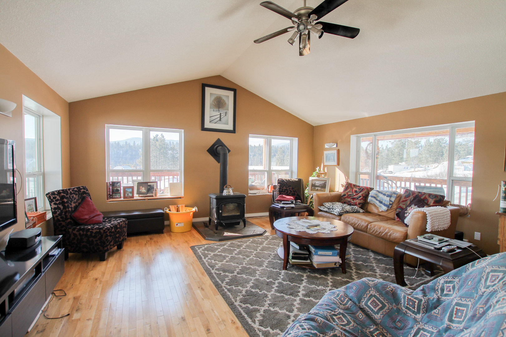 FANTASTIC HOME ON 10 ACRES! 5
