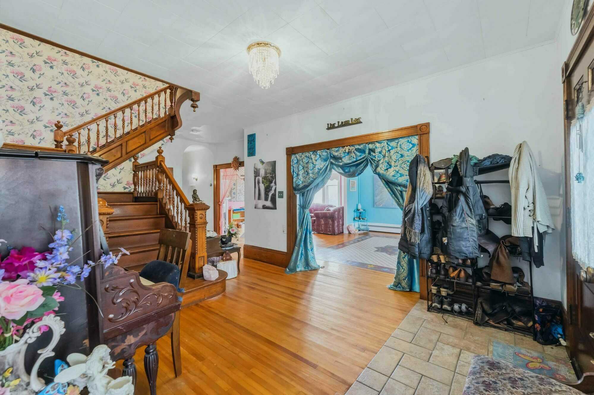 Stunning Artistic Victorian Character Home in the Heart of Bridgetown, Nova Scotia 4