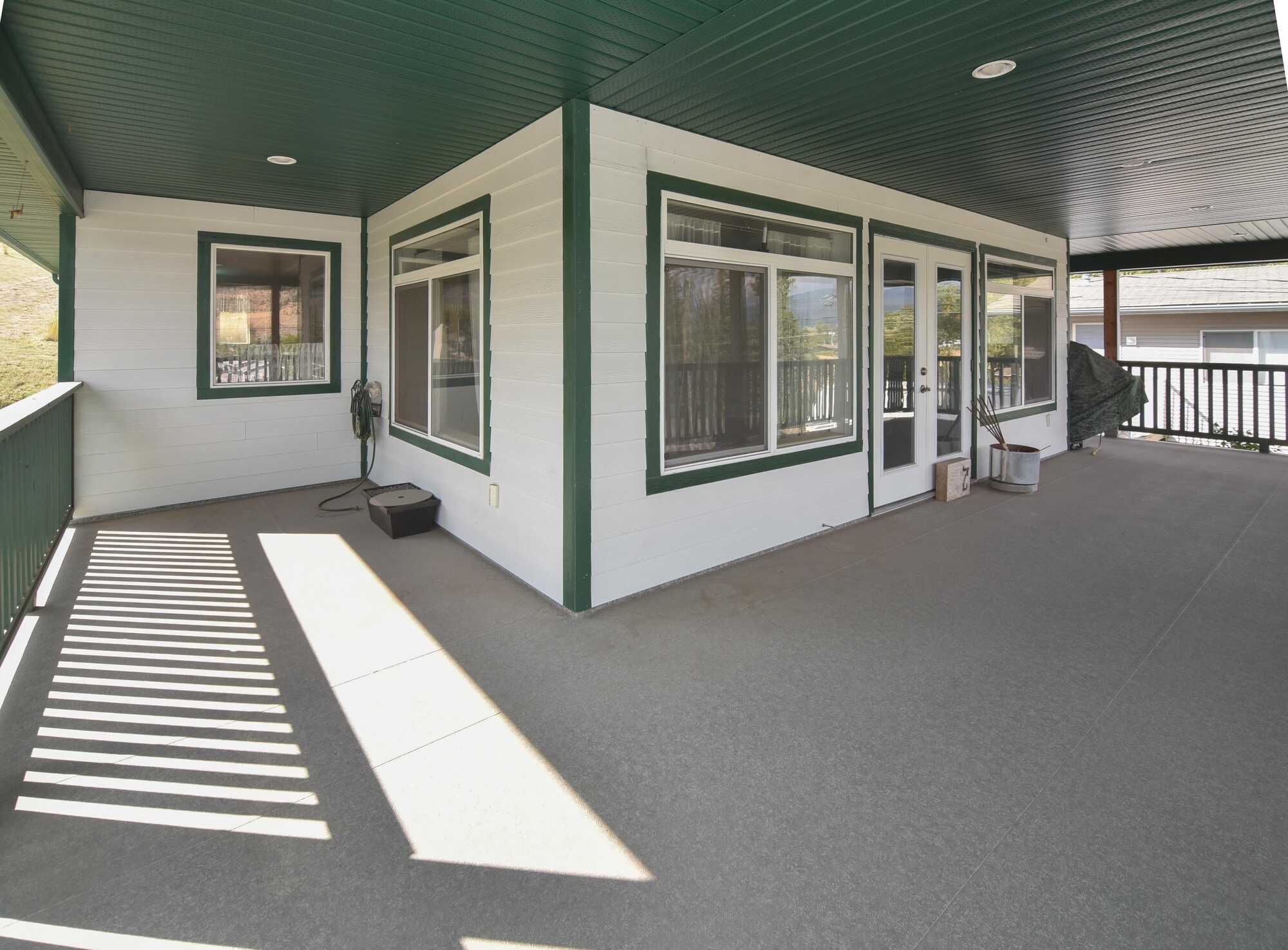 This home a one of a kind design with a fabulous layout!
Located in an excellent veery desirable location. 2