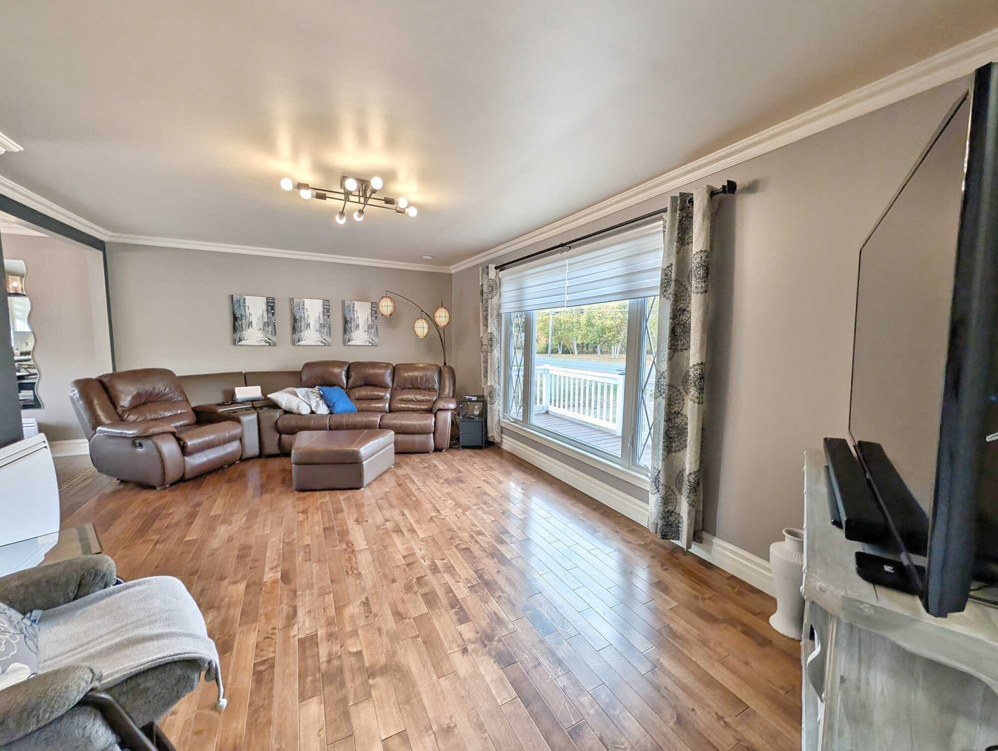 Ravissante maison familiale à Saint-Léolin! Charming Family Home in Saint-Léolin! 🏡 3