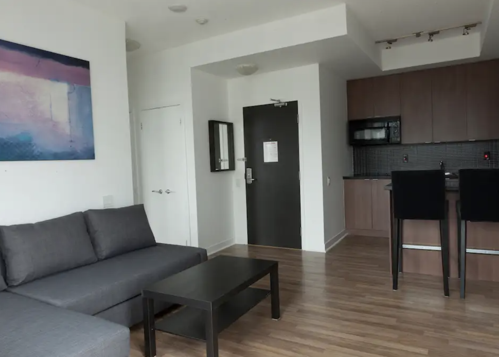 8 Colborne Street - 1 bd/1bth luxury property - Investor Dream! 3
