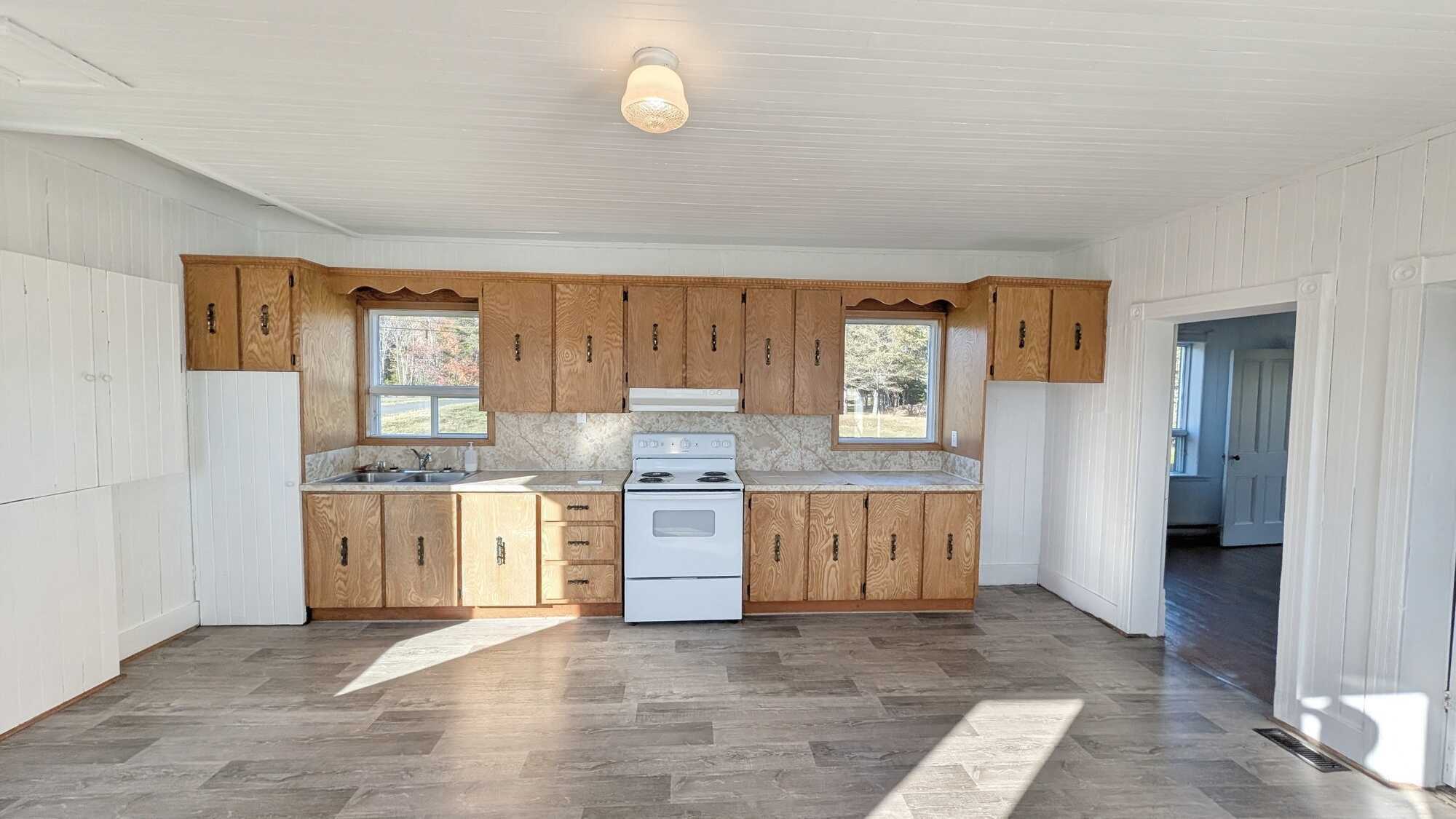 **MAISON CENTENAIRE, GRAND GARAGE ET VUE SUR LA MER — 21, chemin Gauvin, Petite-Lamèque** 2