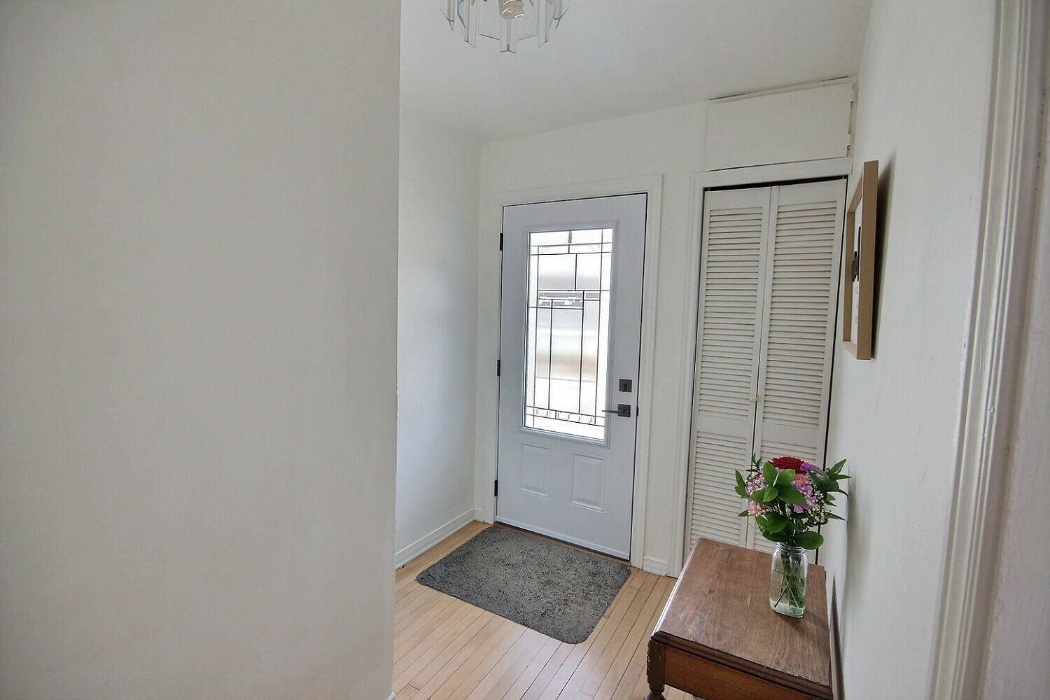Bright 3 Bedroom 3 Level Split with Double Garage, Large Yard and Prime In Town Location 5