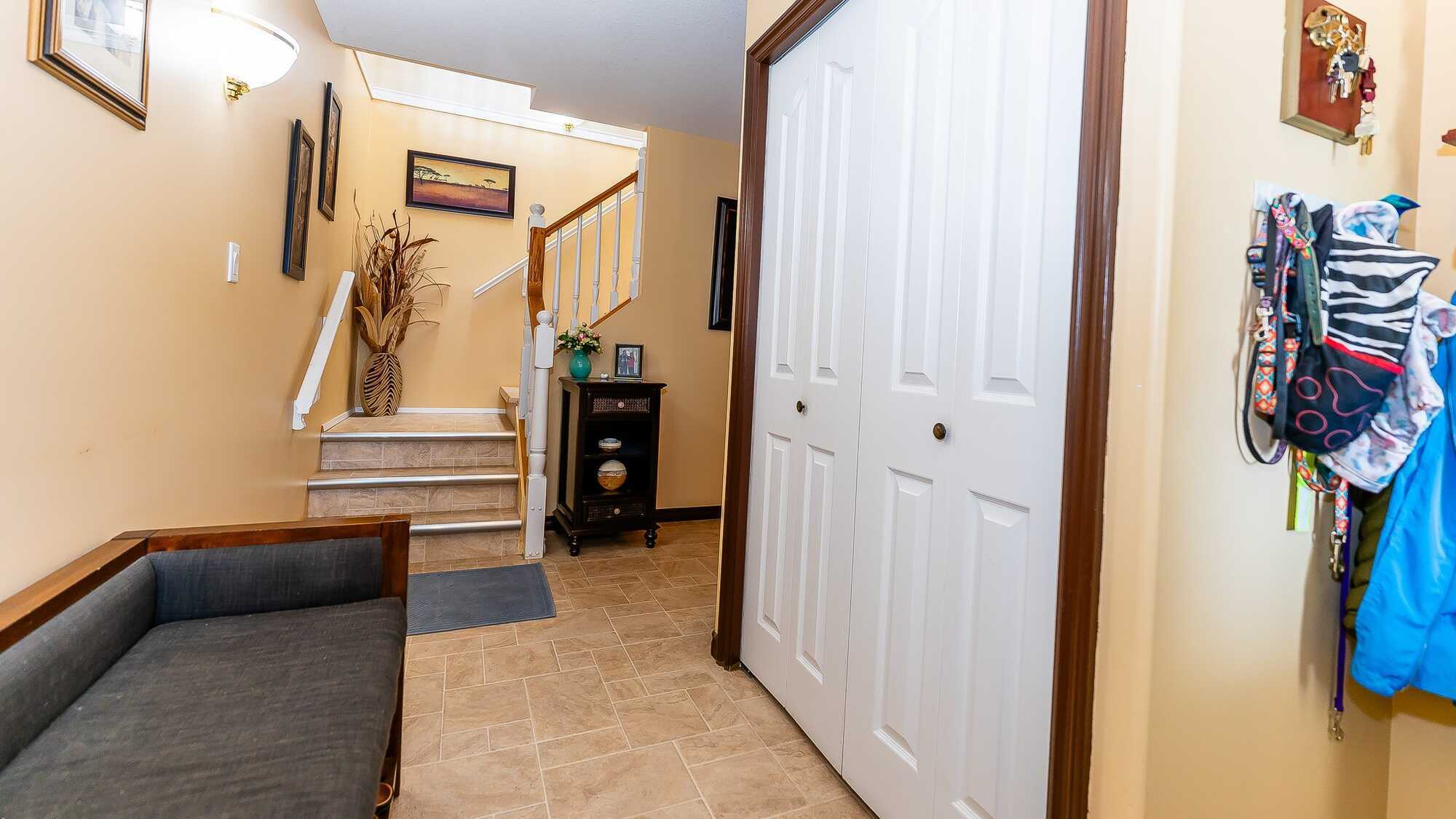 Welcome to 1291 49 Ave NE, a spacious 5 bedroom plus den, 3 bathroom home offering flexibility for a growing family, home based business, extended family, or additional suite income. 4