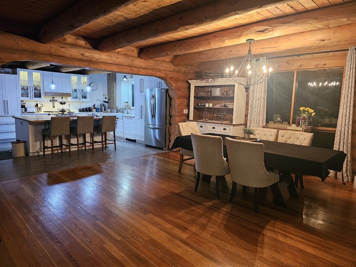 Custom Built Log Home on 40 acres 4
