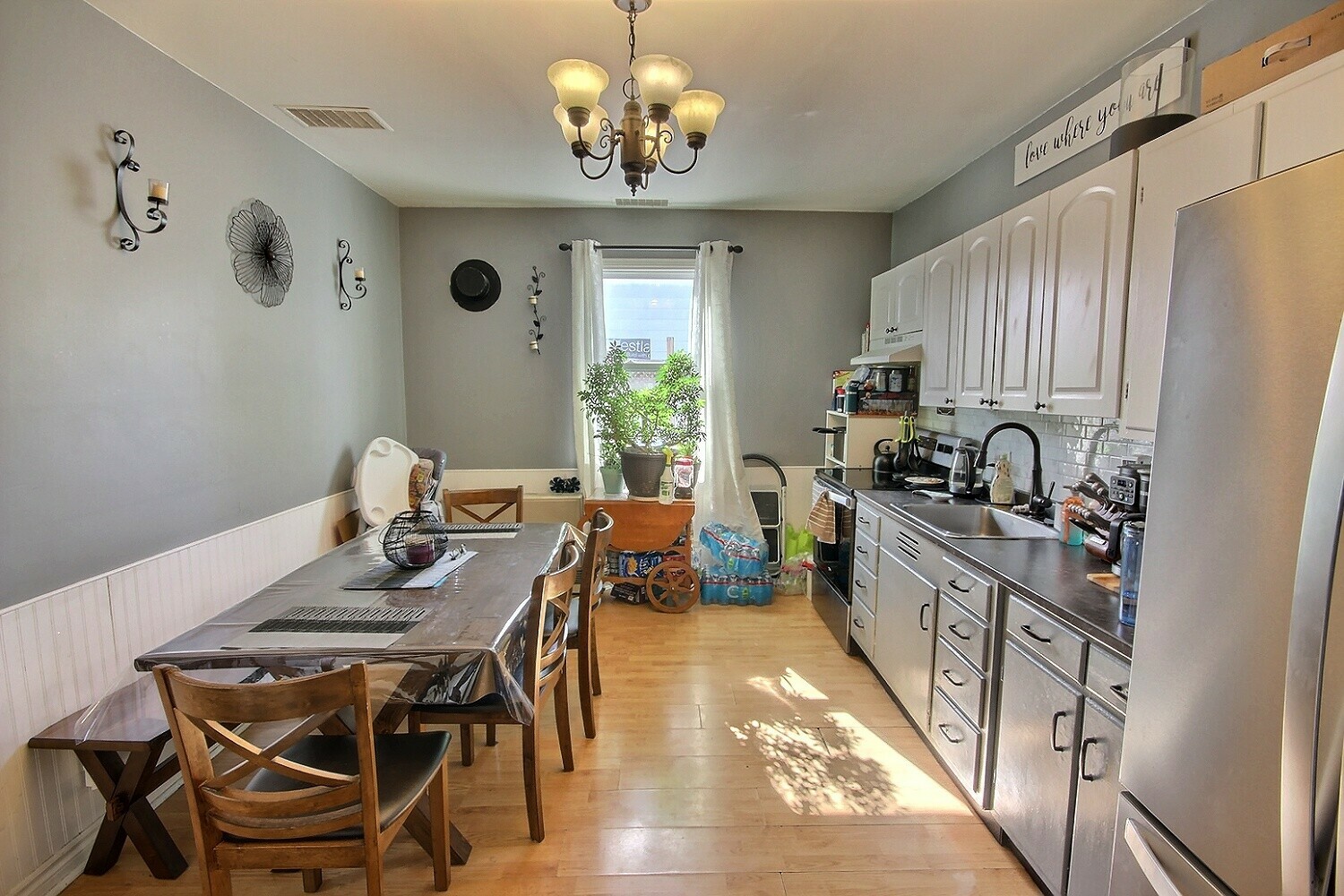 Income-Generating Side-by-Side Duplex with Detached Garage! 3