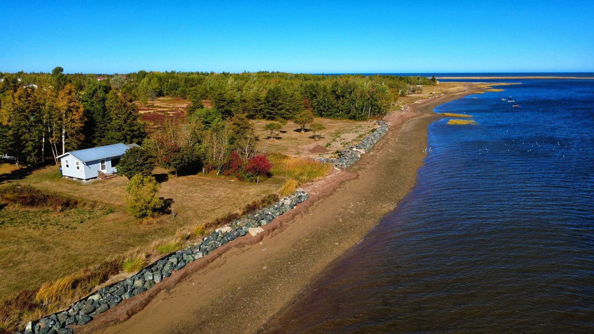 Maison et Chalet – Propriété au BORD DE LA BAIE de Caraquet -- Maisonnette, New Brunswick – WATERFRONT House & Cottage on the Bay of Caraquet 2