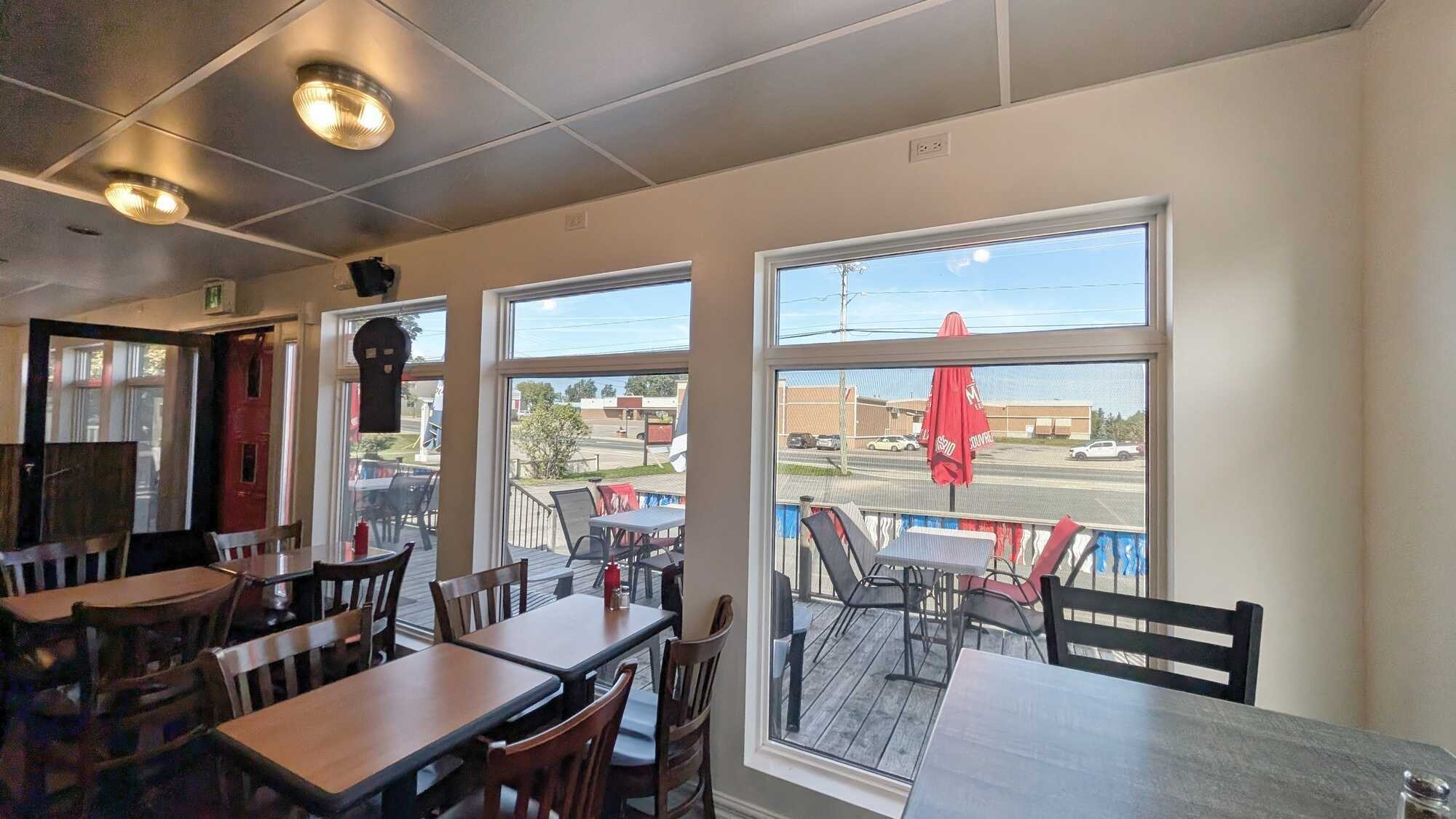 OPPORTUNITÉ D’AFFAIRES EXCEPTIONNELLE – RESTO-PUB CLÉ EN MAIN AU CŒUR DE CARAQUET! ---
EXCEPTIONAL BUSINESS OPPORTUNITY – TURNKEY RESTO-PUB IN THE HEART OF CARAQUET! 5