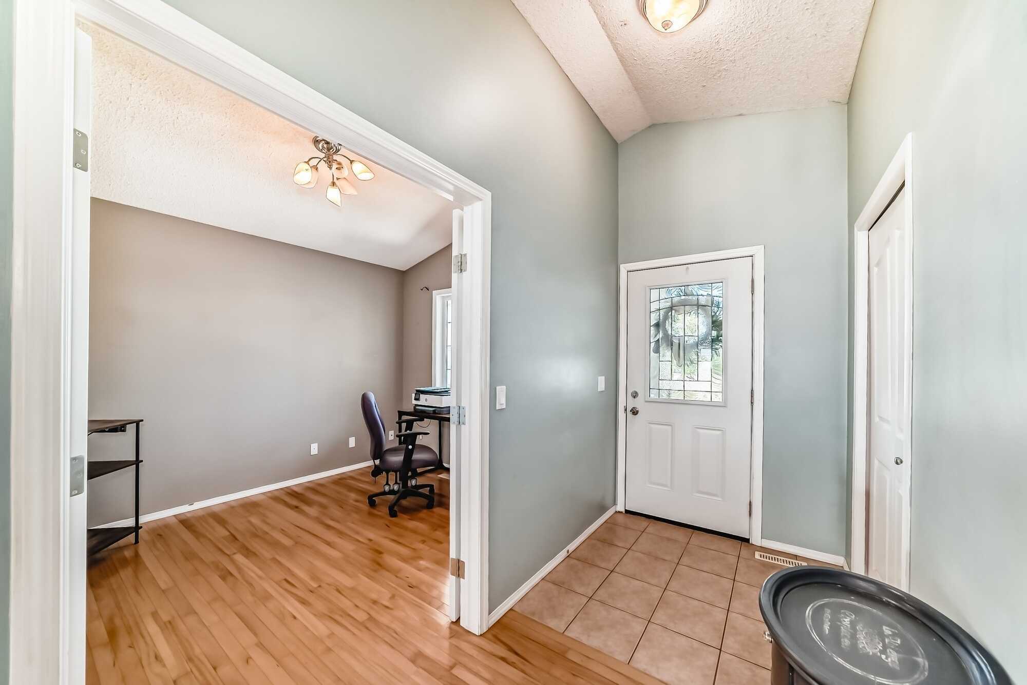 Walkout Bungalow with separate suite! On the Speargrass Golf Course! 3
