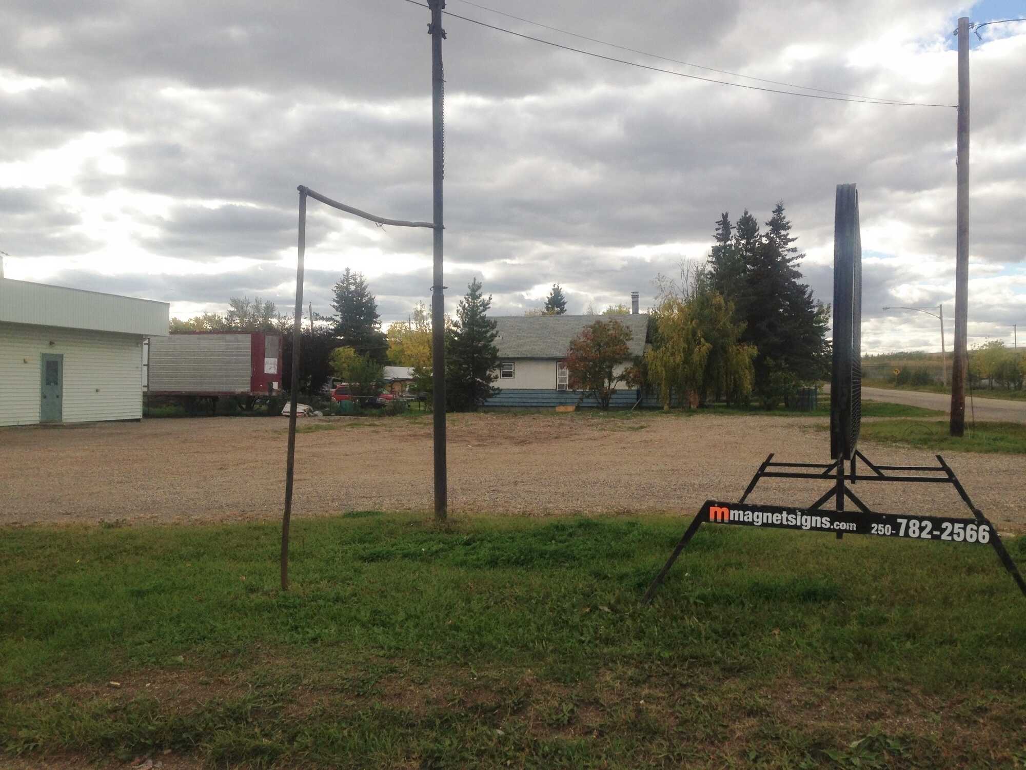 *** New Price ***

Highway frontage - excellent location for your venture! 5
