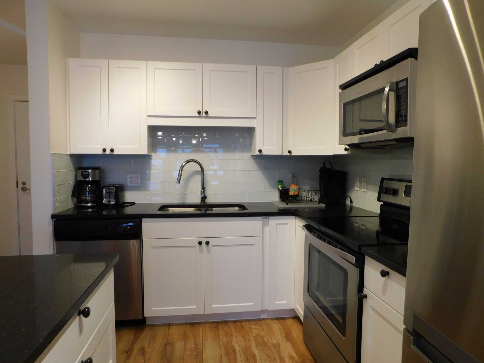 Charming Downtown 1-Bedroom Condo with Stunning Views 2