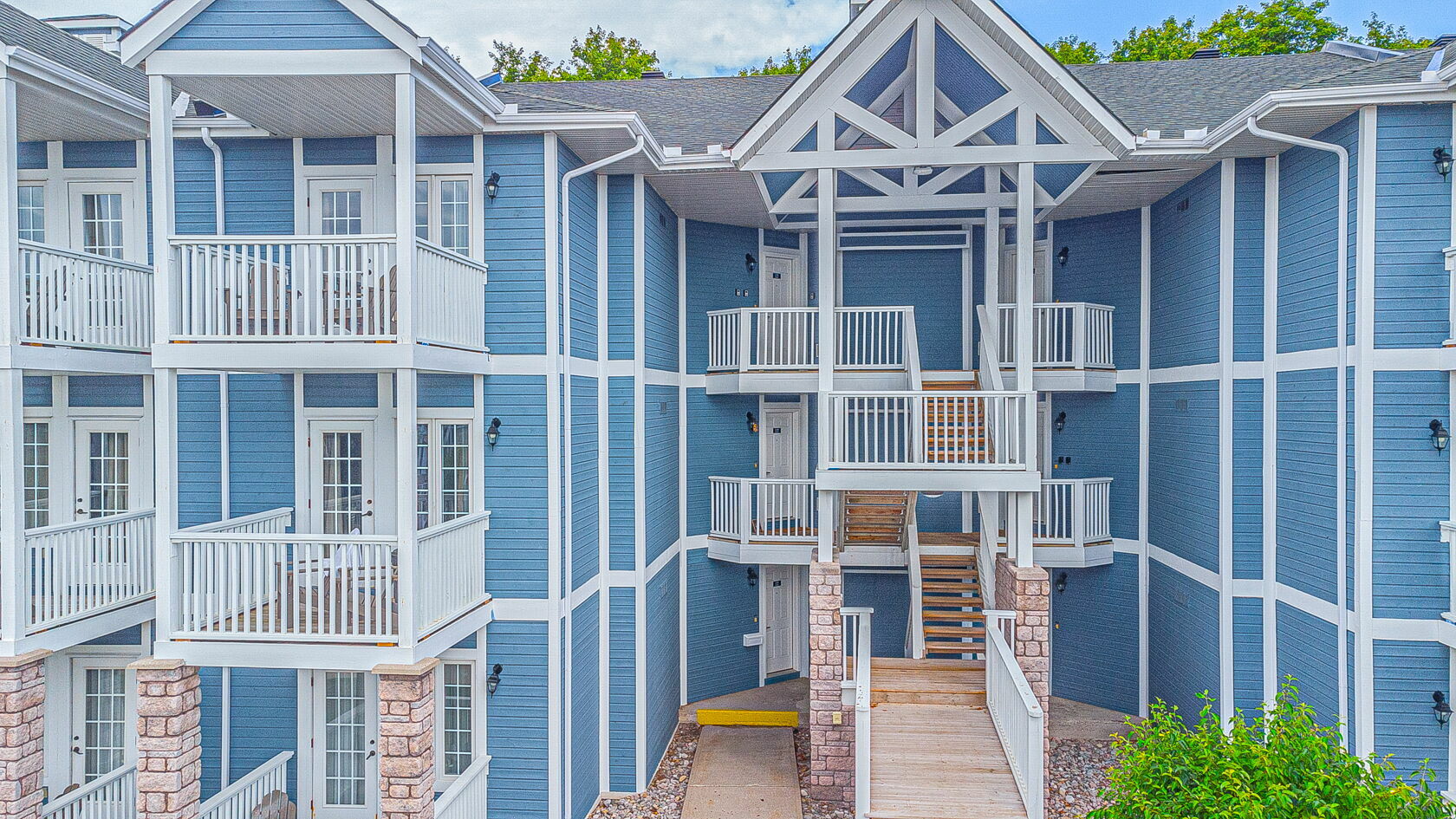 Condo - 2 units in 1 !! 3