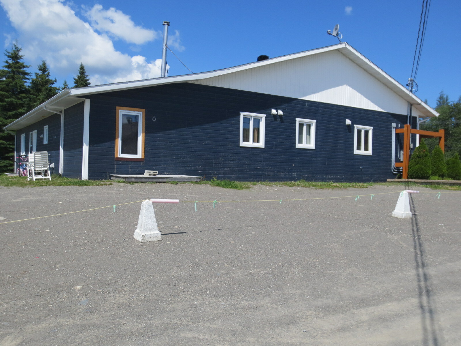 Beautiful 4 unit four plex sitting on a +/- 1 acre.
OPEN TO REASONABLE OFFERS 5