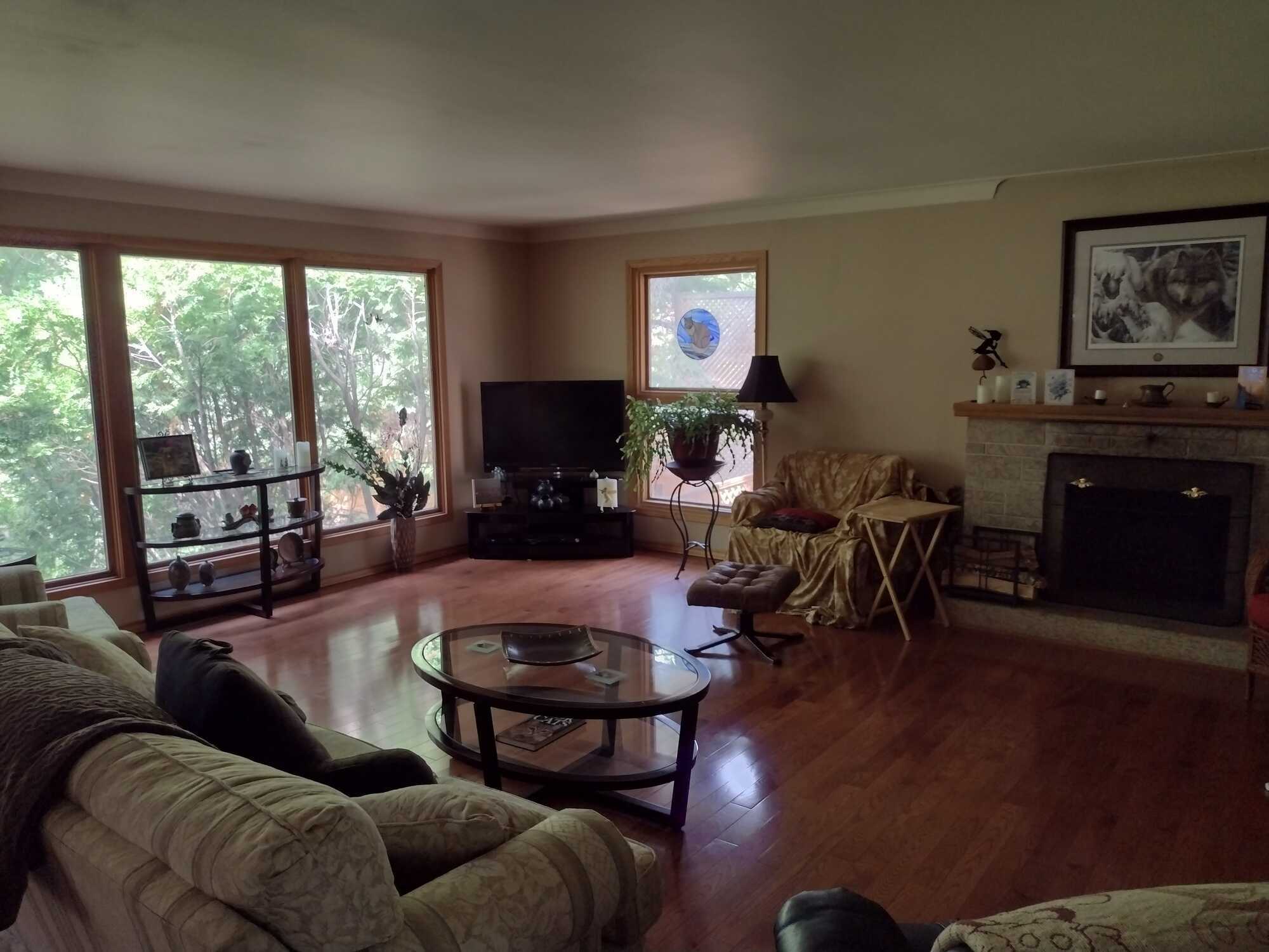 A Luxurious Estate with Unmatched Potential in Winnipeg’s Charleswood 5