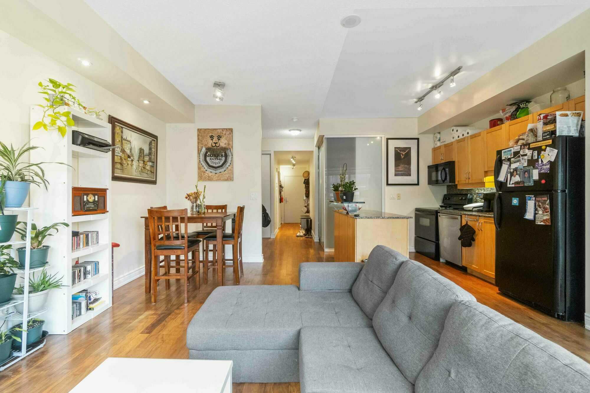 Spacious 1+Den in Exclusive Pantages Building 3