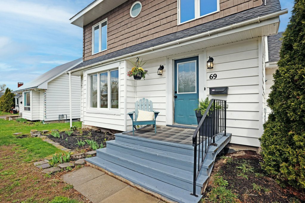 Spacious, beautifully updated, and move-in ready, this inviting family home is the perfect blend of comfort and convenience with schools, parks, shopping, and everyday amenities just minutes away. 3