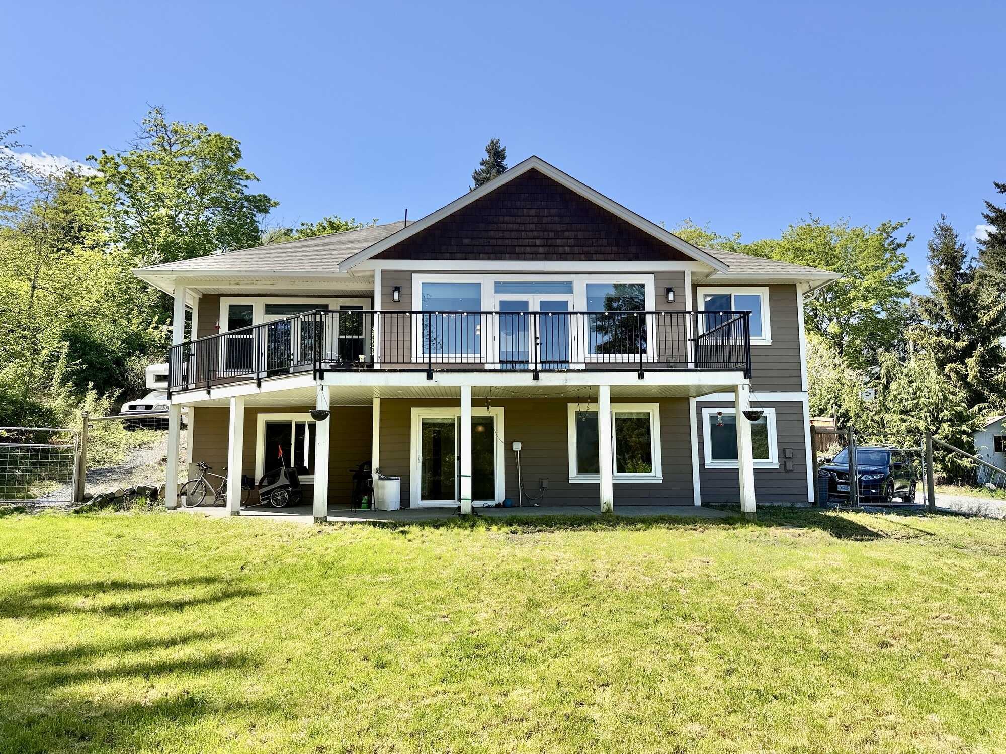 Stunning 5 bedroom 3 bathroom home with break taking Views with suite or business potential. 4