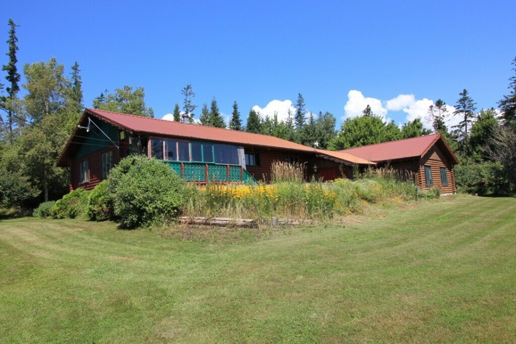 Log Home On Just Under 5 Acres With An Ocean View 2