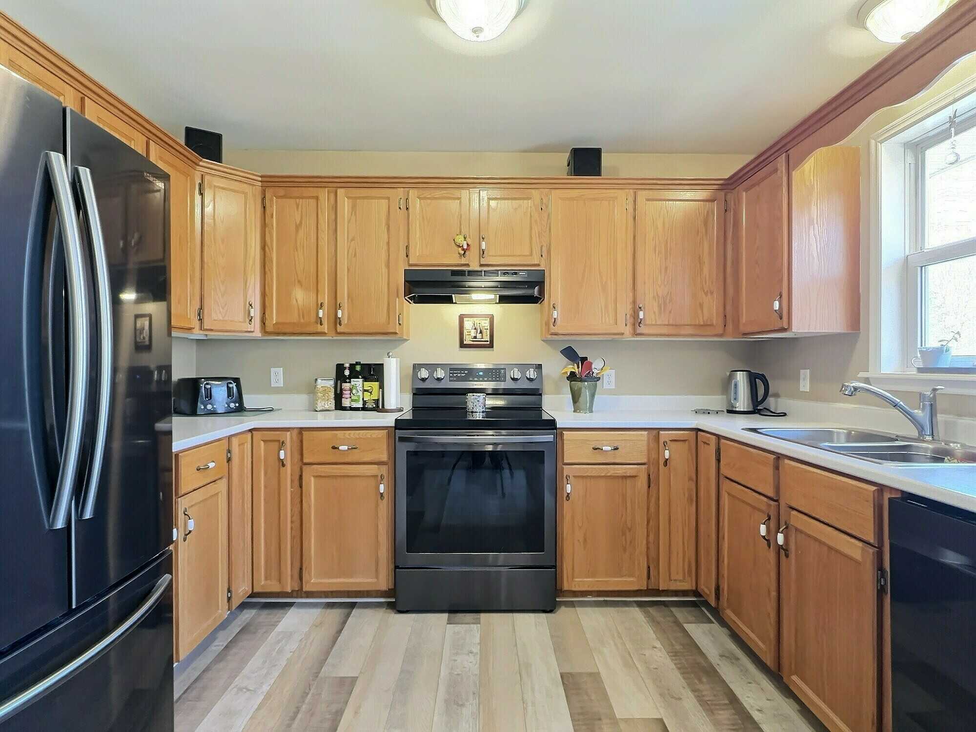 Beautiful 4-bedroom split entry in North River! 2