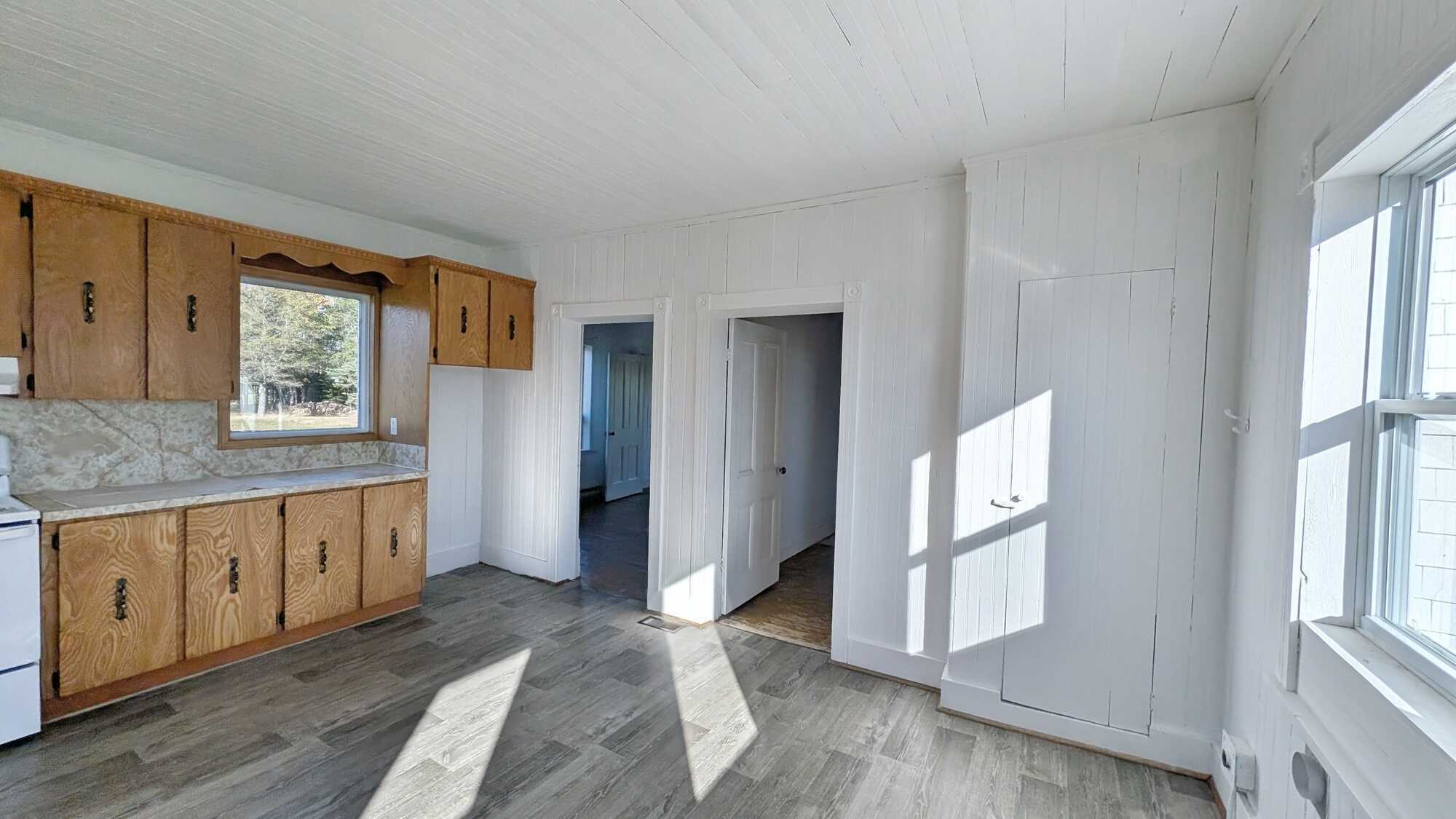 **MAISON CENTENAIRE, GRAND GARAGE ET VUE SUR LA MER — 21, chemin Gauvin, Petite-Lamèque** 4